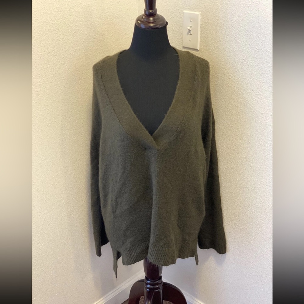 2 FOR $20 H&M L.O.G.G. Dark Khaki Green Olive Oversized Sweater Wool V Neck M - Picture 2 of 6